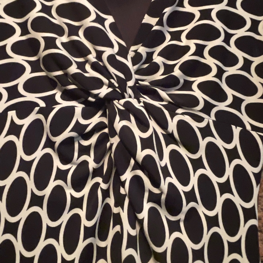 White House | Black Market A-Line Sleeveless Black/White Geometric Print Dress 4 - Picture 5 of 12